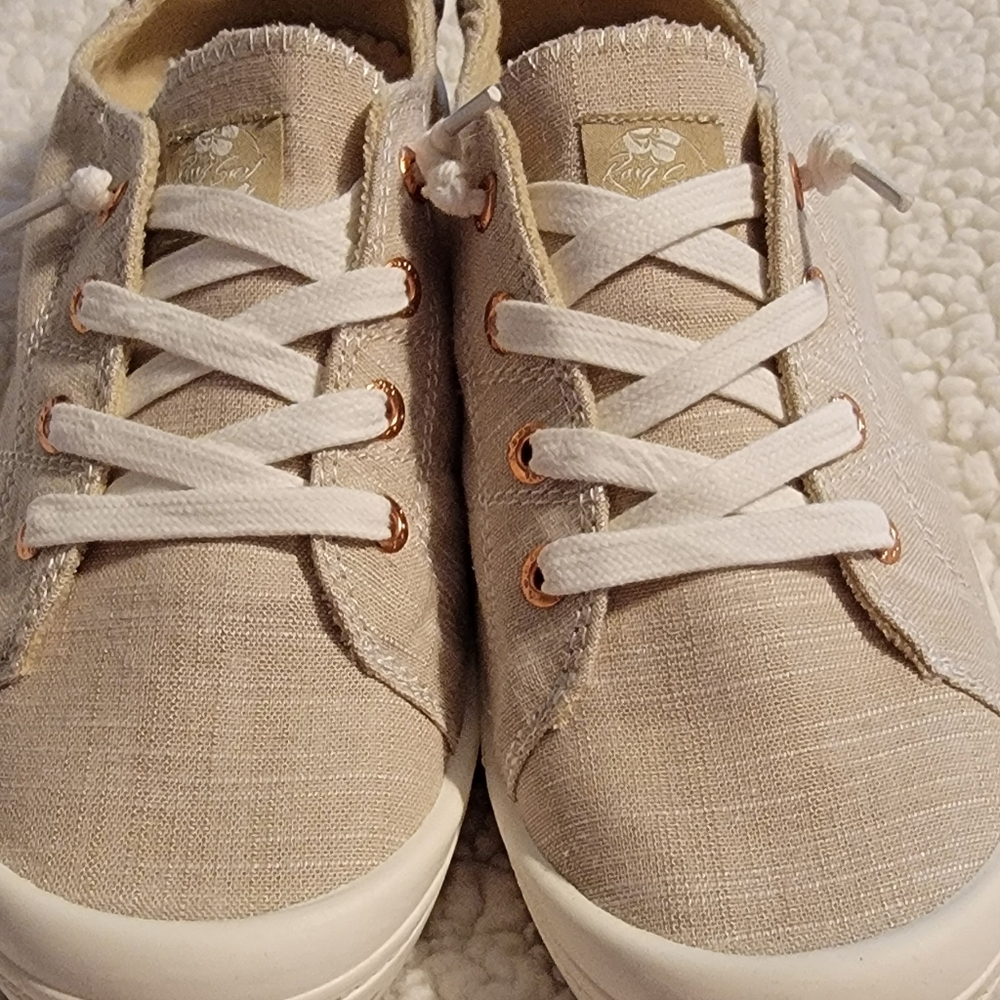 Womens Roxy size 9